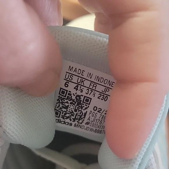 NEW Adidas Women's White, Beige, Light Blue  Sneakers Size 6 - Picture 4 of 6